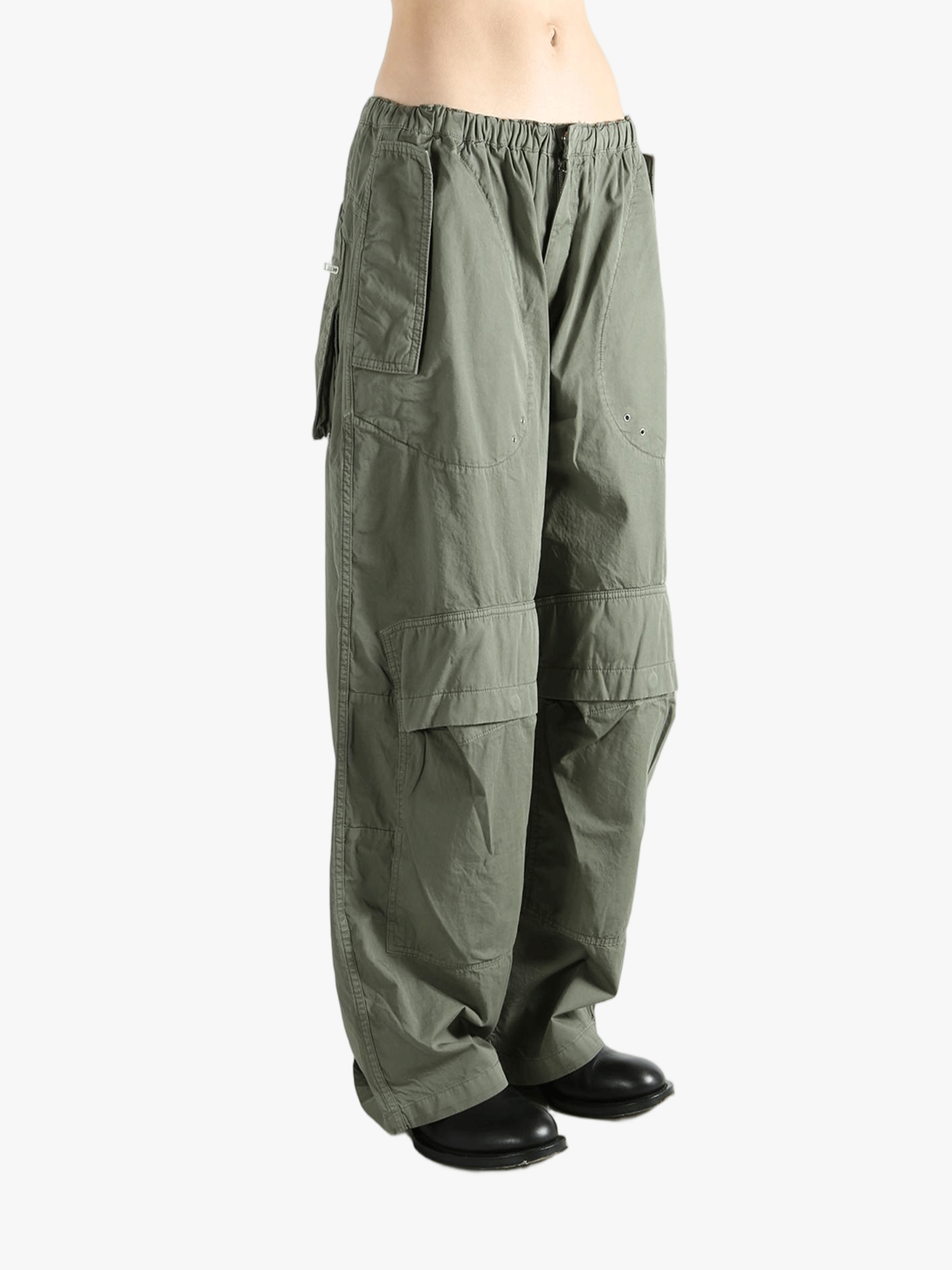 Green pant worn by a person, showing the pant'fit