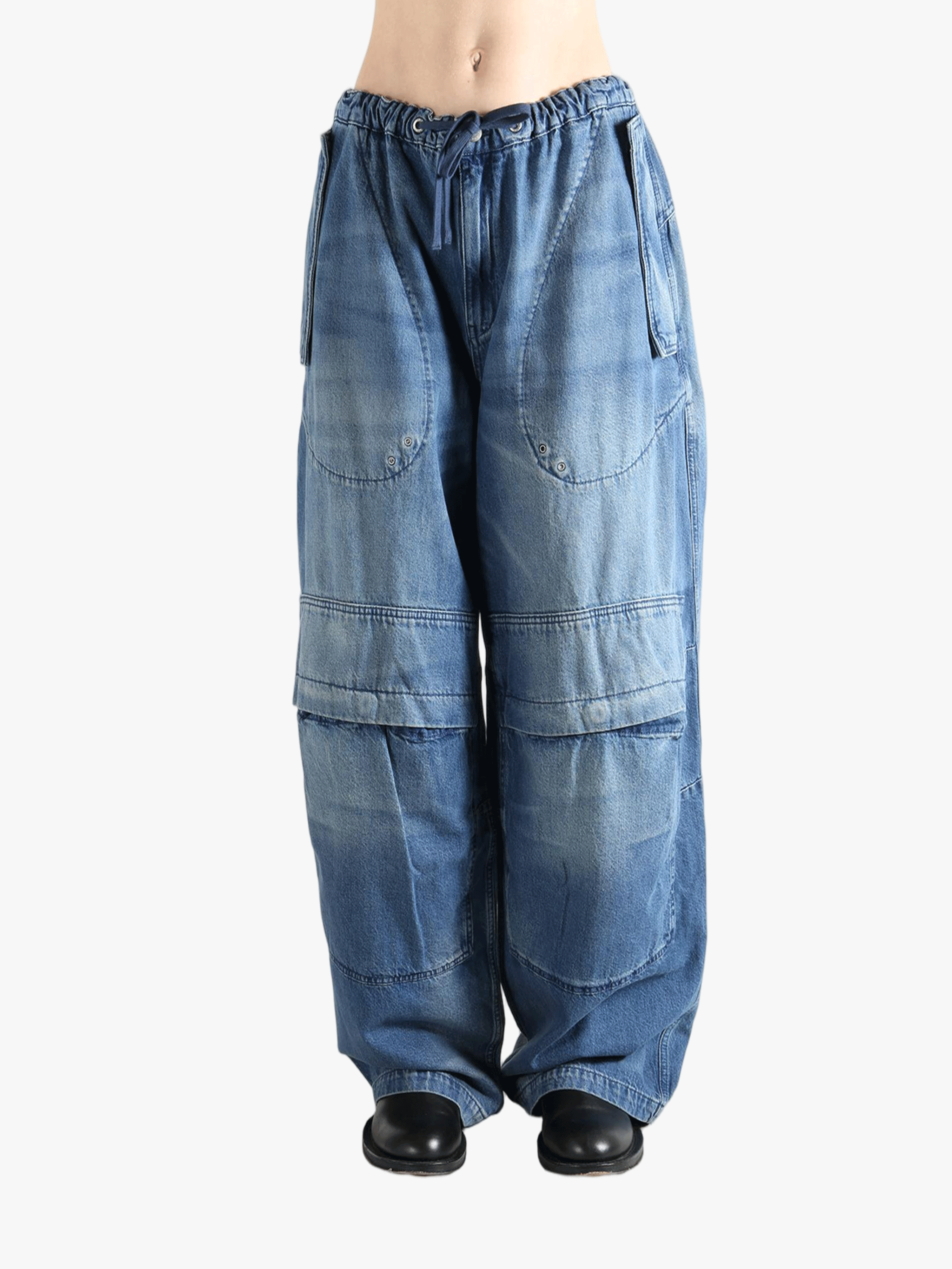 Blue pant worn by a person, showing the pant'fit