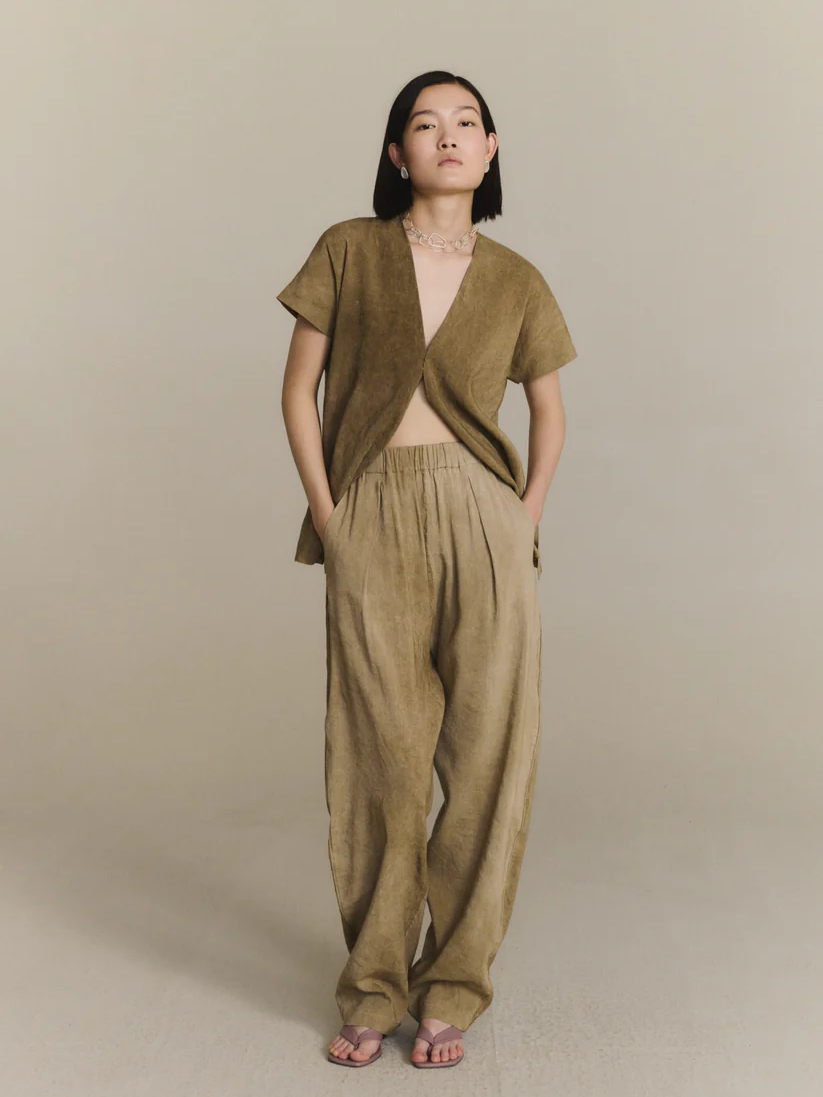 Tan pants,full body view